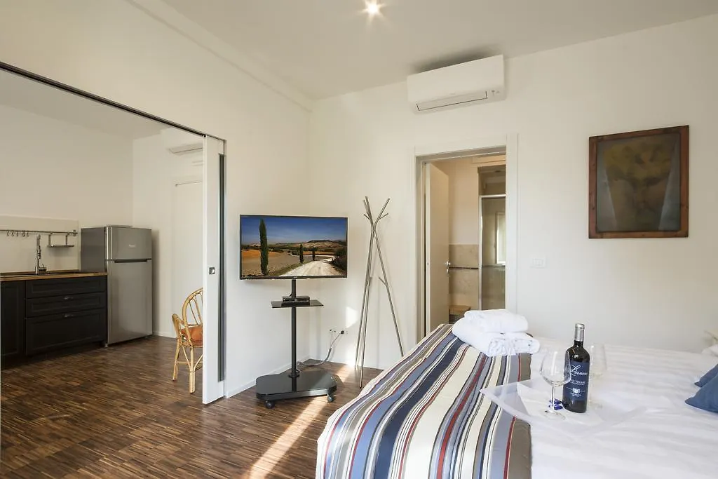 ** Apartahotel La Coroncina Lodging Siena Italia